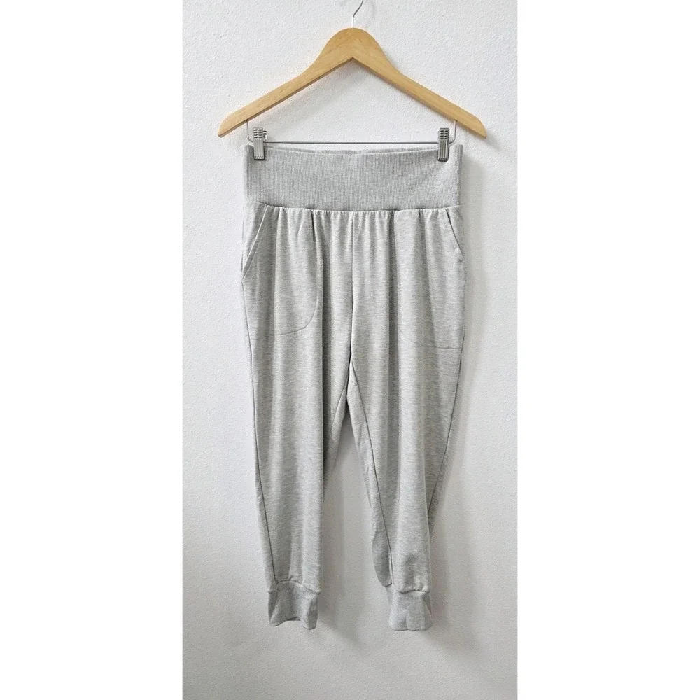 Nike Dri-Fit Cropped Joggers Women's Size Medium Gray Elastic Waist Pockets